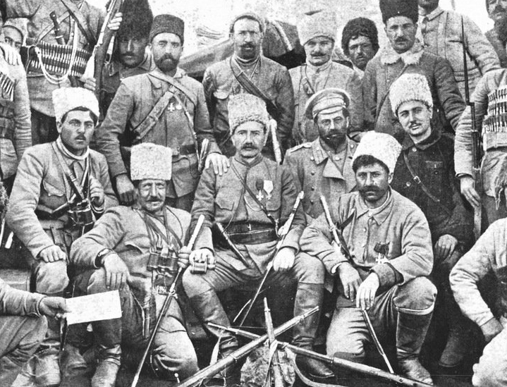 Андраник Озанян (в центре) в годы Первой мировой войны
