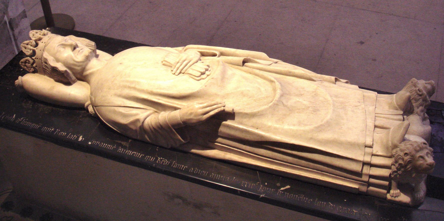 Гробница армянского царя Левона V (1310-1342гг) в аббатстве Сен-Дени, Париж.
