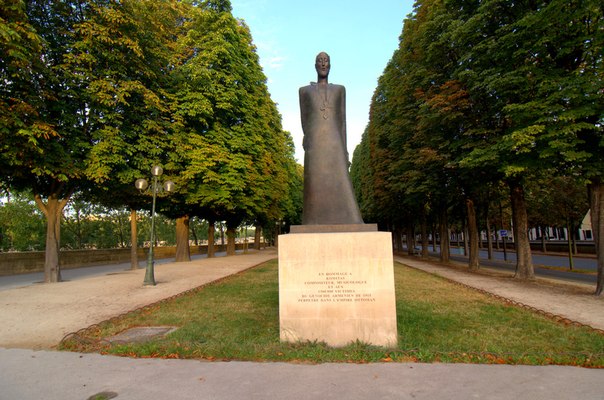 Памятник Комитасу во Франции. Фото: vk.me