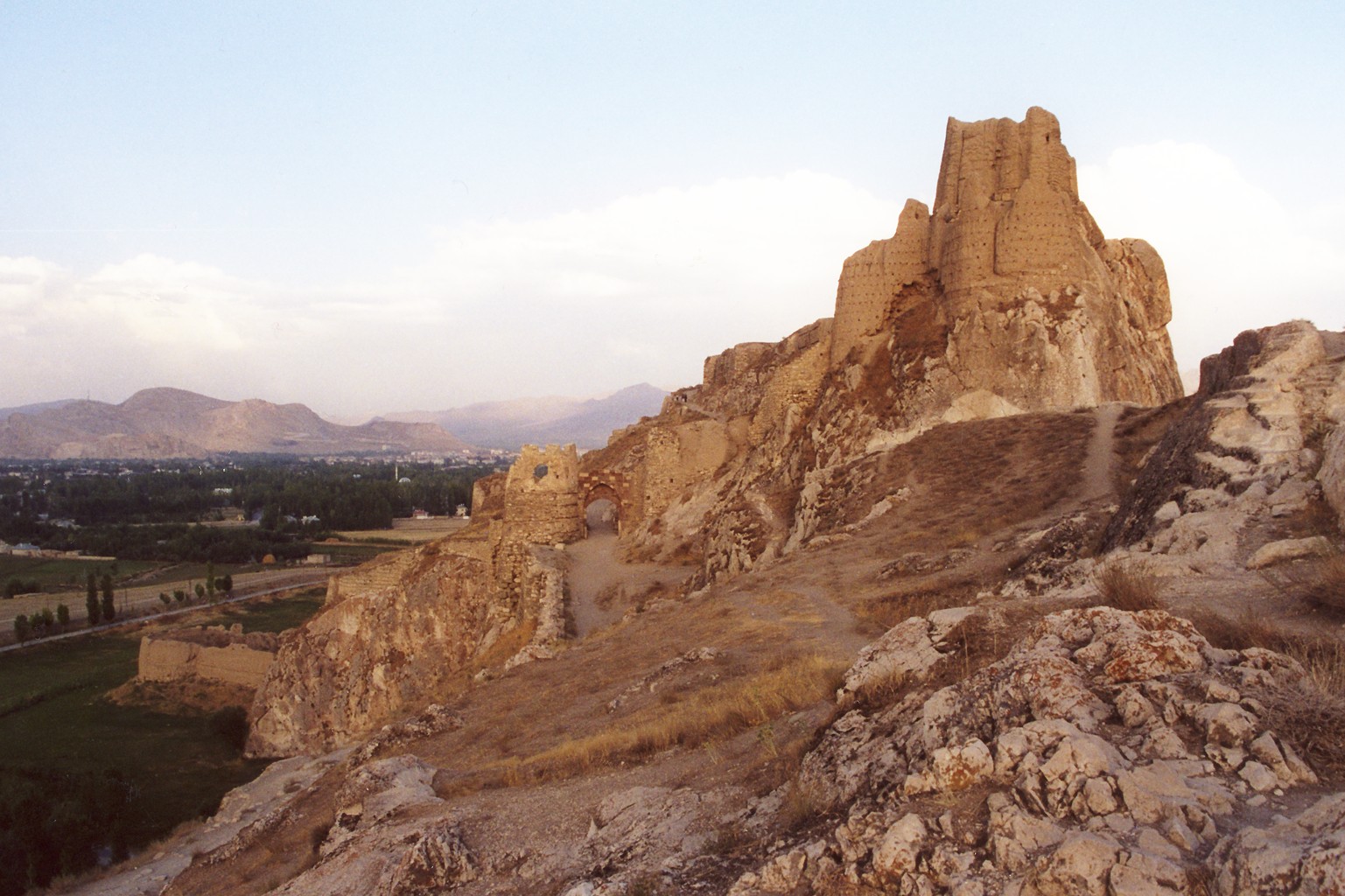 Цитадель урартских царей на Ванской скале в Тушпе, столице Урарту