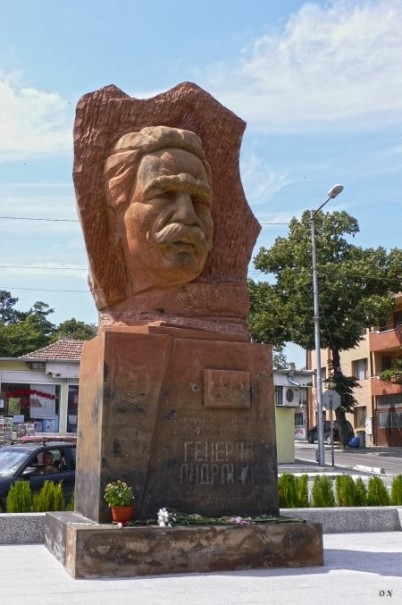 Памятник Андранику Озаняну в Болгарии. Фото: gazeta.bg