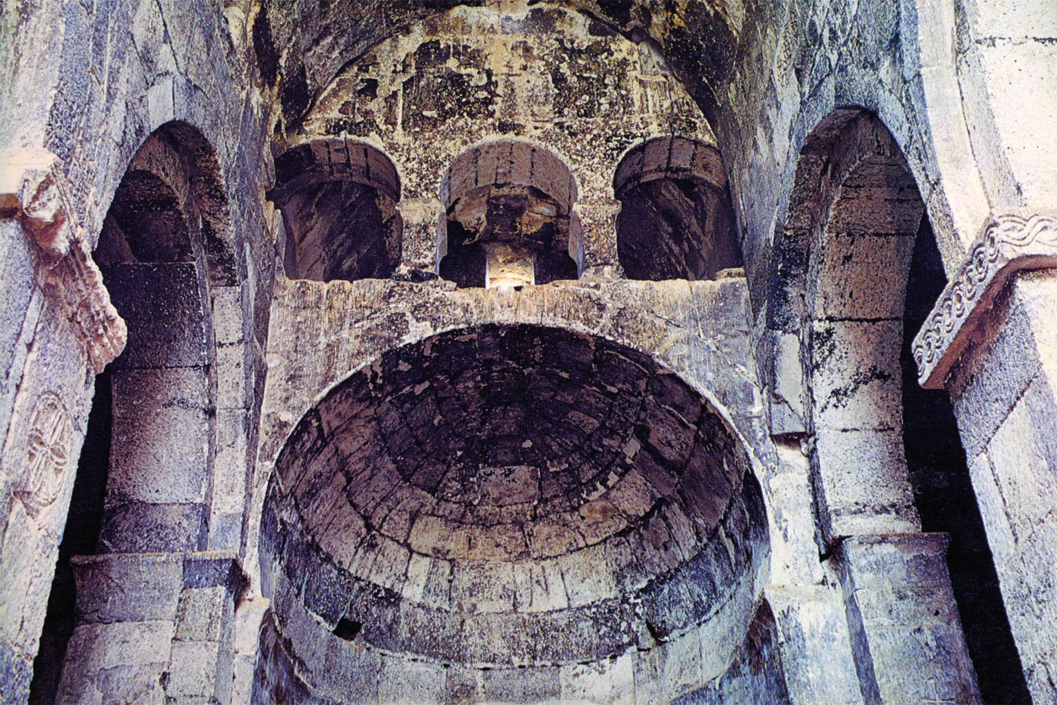 Интерьер церкви Святого Григория Победоносца