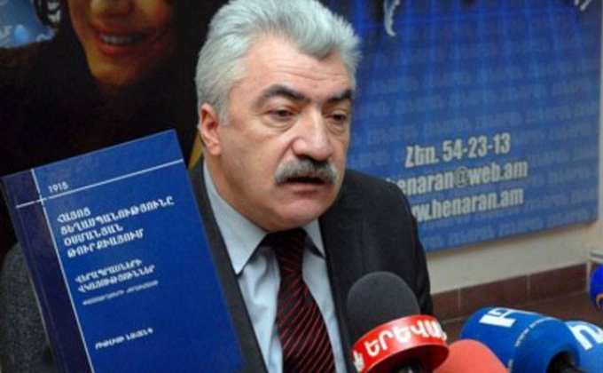 Директор Национального архива Армении Аматуни Вирабян