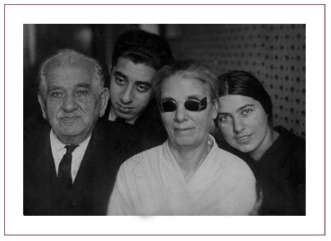 Арам Хачатурян с родителями и женой Н.Маркаровой