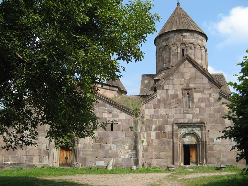 Церковь Сурб Аствацацин и ее притвор